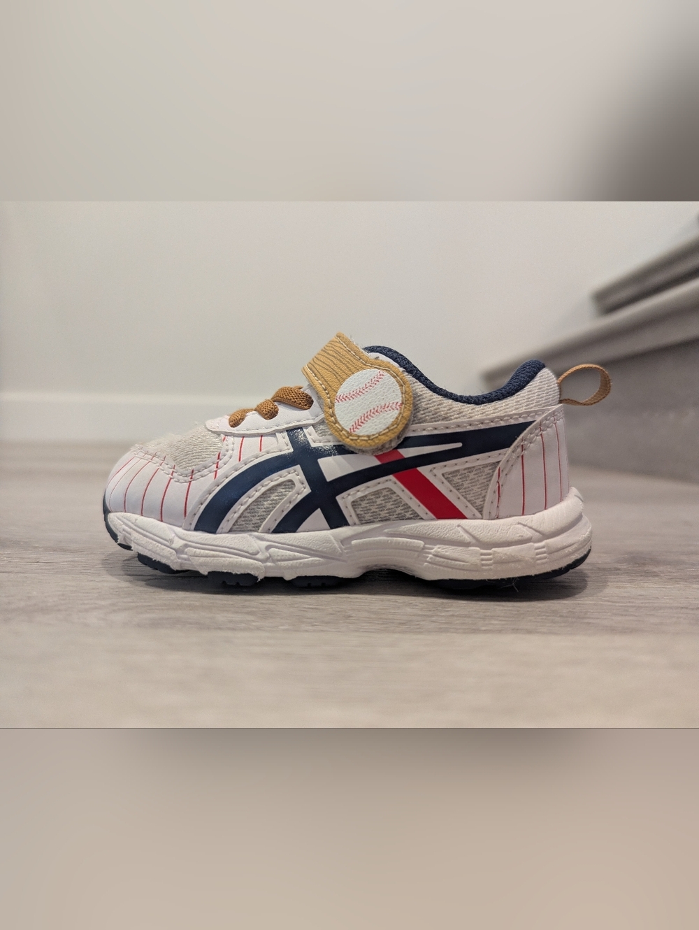 RARE ASICS Contend 7 Toddler Baseball Pinstripe Shoes - Size 6